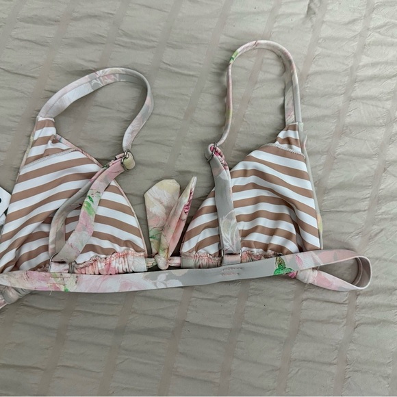 Dippin daisy’s Floral Print Triangle bikini top - small - NWT - Picture 5 of 6